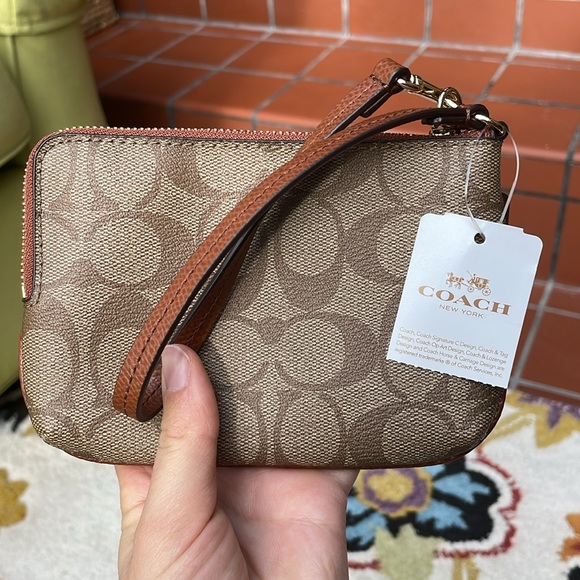 Coach Wrist Wallet - Picture 4 of 6